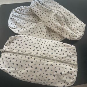 🌟Brandy Melville Large Floral Cosmetic/Pencil Bag